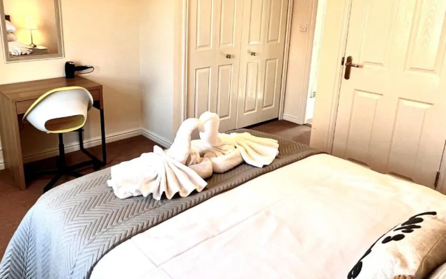 Beautiful 3-bedroom house, city centre, parking