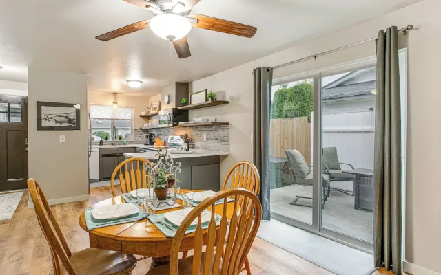 Updated Duplex Home < 1 Mi to Downtown Enumclaw!