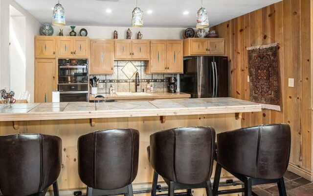 Village Center Condo 1F