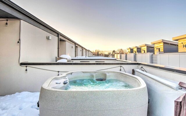Luxe Denver Townhome: Hot Tub + City Views!
