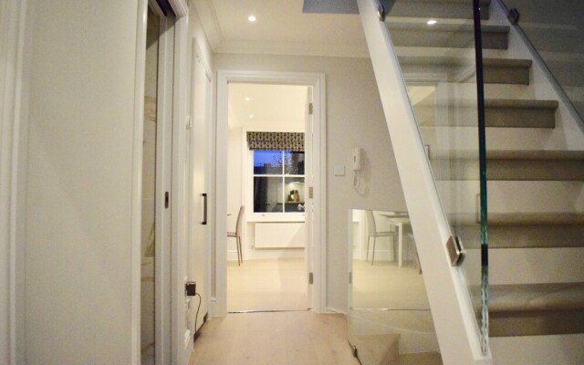 Luxurious 2 Bedroom Penthouse in Notting Hill