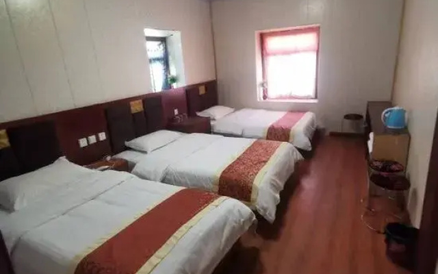 Daocheng Lingyunlou Homestay