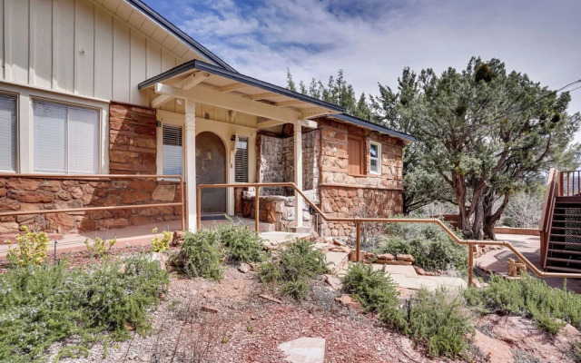 Meditation Garden & Patio: Serene Sedona Gem