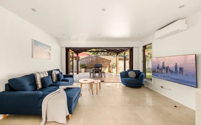 2-bed Beach Escape With Courtyard