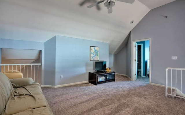 Fun w/ Family! Lake of the Ozarks Condo w/ Pool