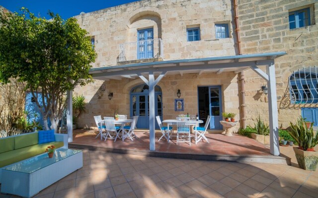 Village Knights Accommodation