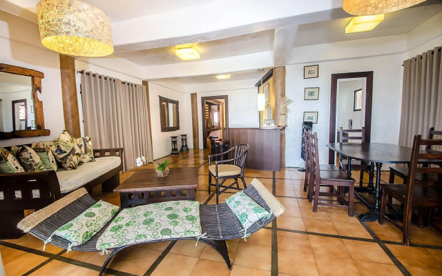 White House Beach Resort