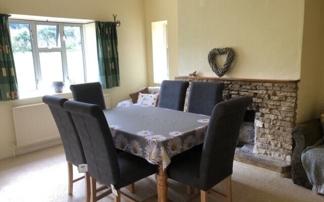 Beautiful 3 Bedroomed Cotswolds Farmhouse