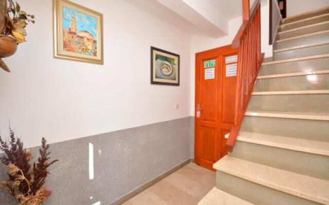 Apartments & Rooms As