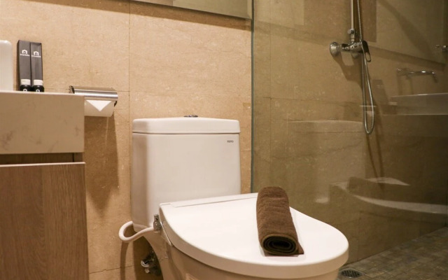 Spacious 3BR Apartment at Veranda Residence Puri