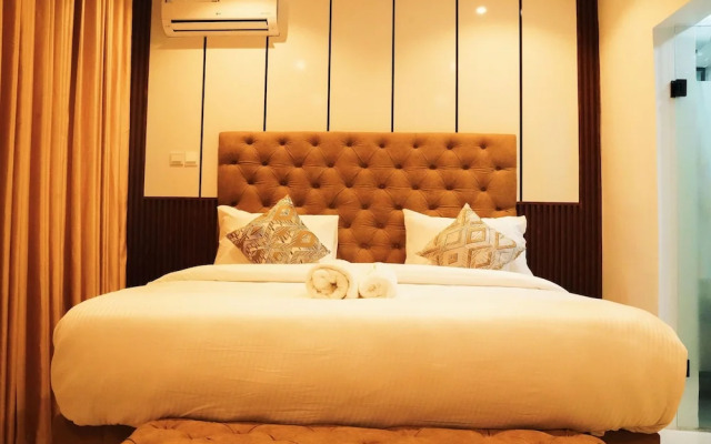 Adeloo Suites