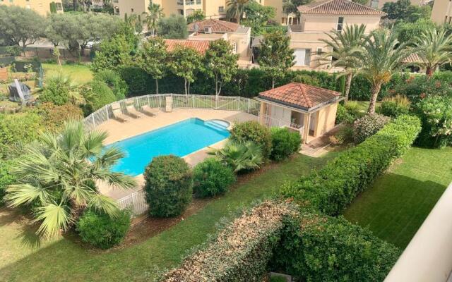 Joli 2p dans résidence calme et securisée avec piscine