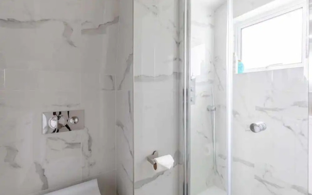 Sleek & Well-connected Studio Flat Archway!