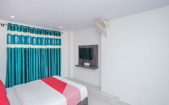 OYO 13594 Mathrushree Residency