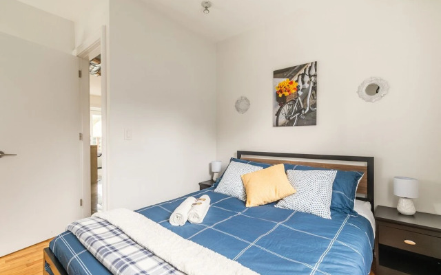 Stylish and Upscale 2BR Loft - Near Queen Street