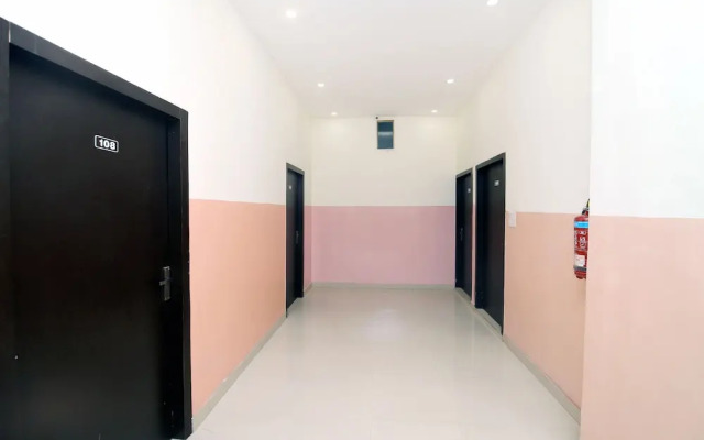 Hotel R2d by OYO Rooms