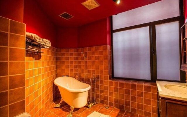 Crosme Theme Hotel