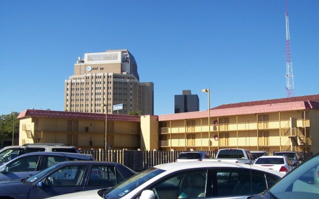 The Inn at Alamo / Riverwalk / Convention Center