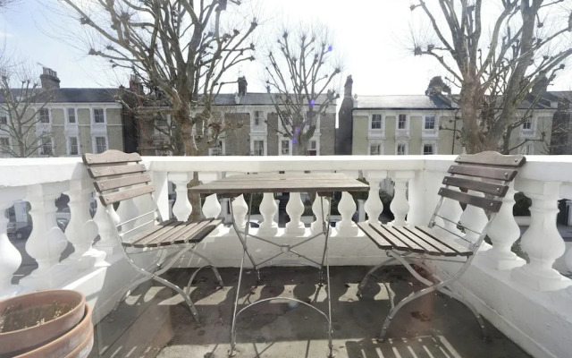 Bassett Road IV by Onefinestay