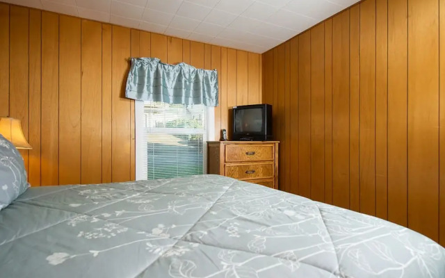 Three Bells 3 Br home by RedAwning