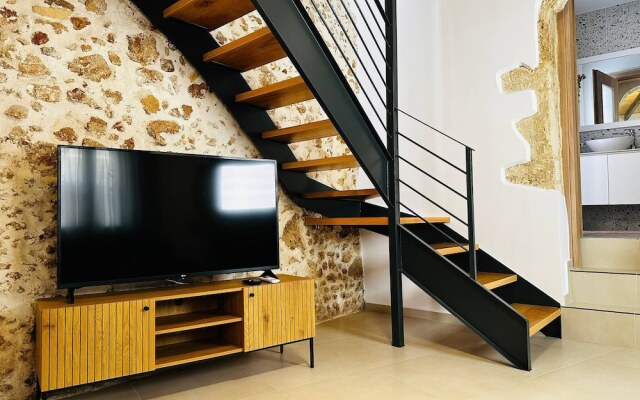 Roussos Place - Next To Splantzia Square - 2bd 2ba