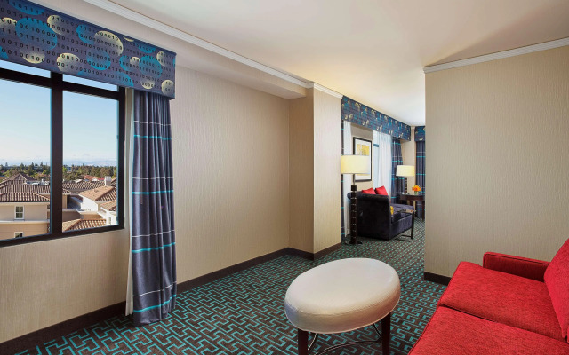 Juniper Hotel Cupertino, Curio Collection by Hilton