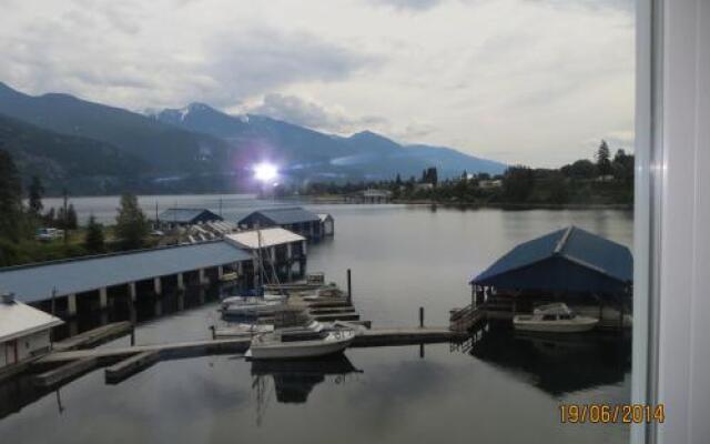 Kaslo Bay Condominium