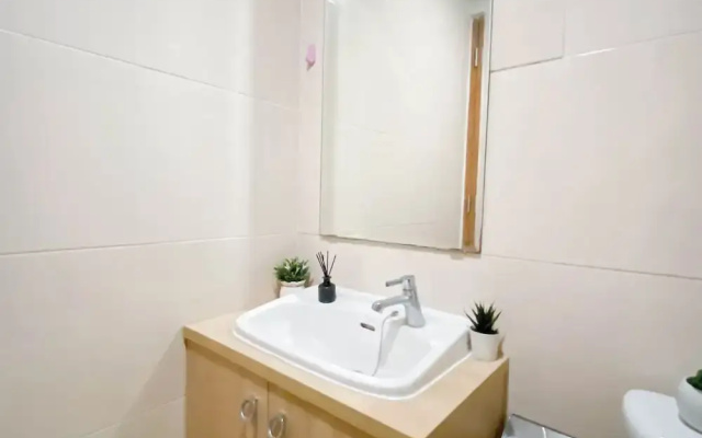 Cozy And Pleasant Living Studio At Apartment Oasis Cikarang