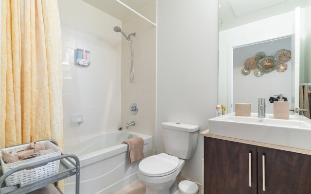 GLOBALSTAY. Maple Leaf Square