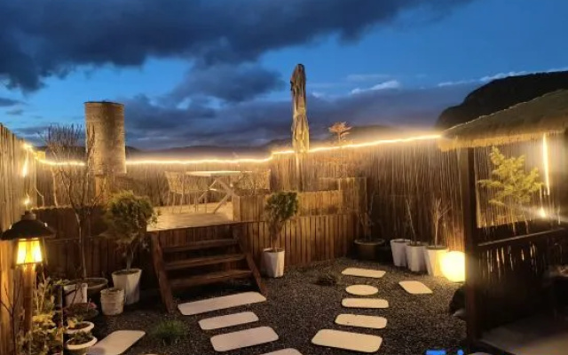 Guilan Above Cloud | Designer  Cloud Dress Boutique Stay with View in Dukezong Ancient Town – Outside – Shangri-La
