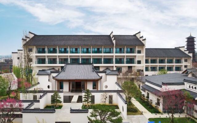 Wunvzhou Dreamless Lake Resort Hotel