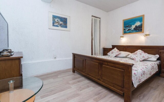 Amazing Home in Kozino With Wifi and 5 Bedrooms