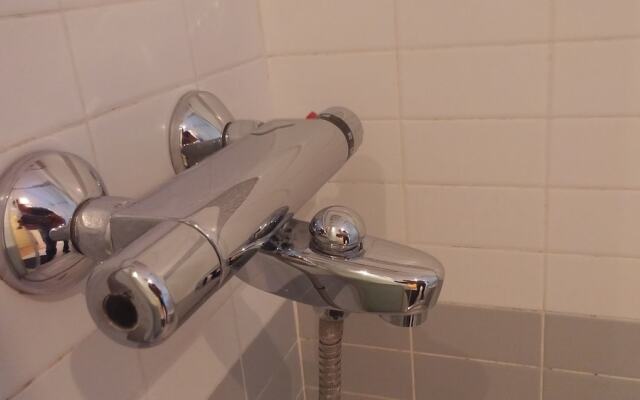 Traveler's Hostel & Apartments