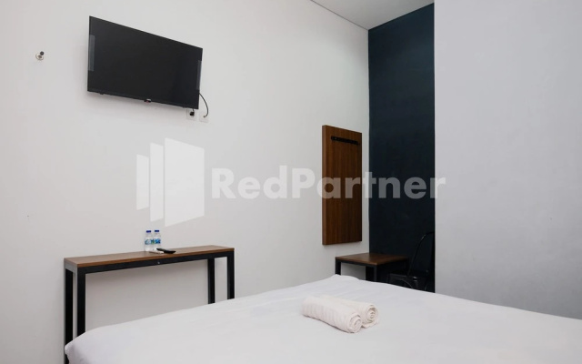 Tentram Guesthouse near Amikom Mitra RedDoorz – Guest Rooms – Sleman