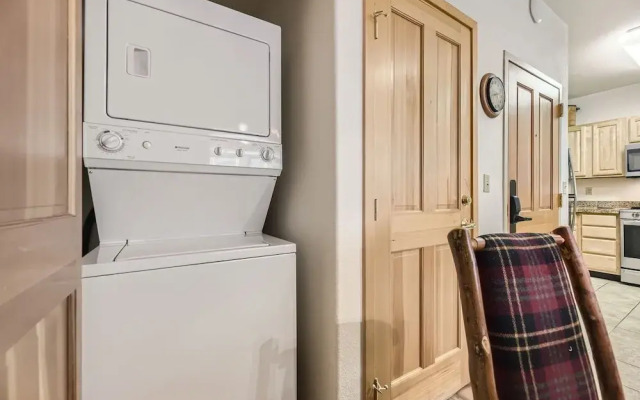 5023 Gateway 2 Bedroom Condo