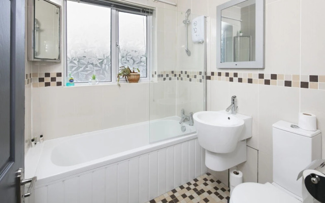 Urban Retreat Hot Tub Bar Ev Charger