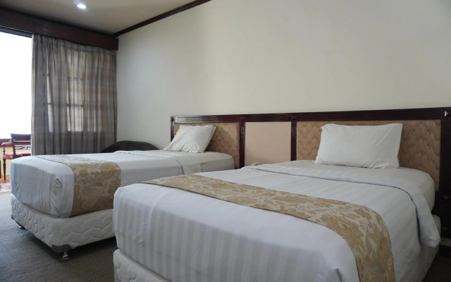 Siantar Hotel Parapat – Guest Rooms – Parapat