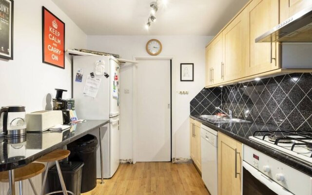 Modern & Spacious 2-bedroom House in Fulham