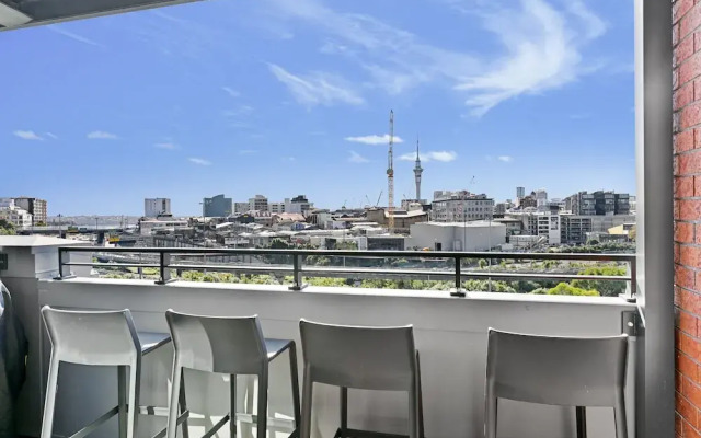 Urban style apt fantastic city views