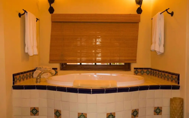 Casa Pequena 1 BR by Casago