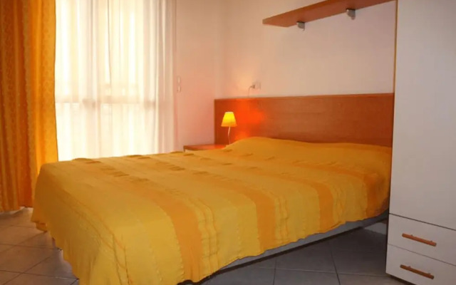 Beachfront Colourful Flat With Swimming Pool