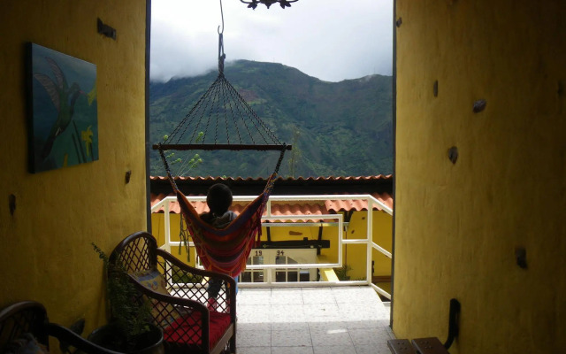 La Casa Amarilla