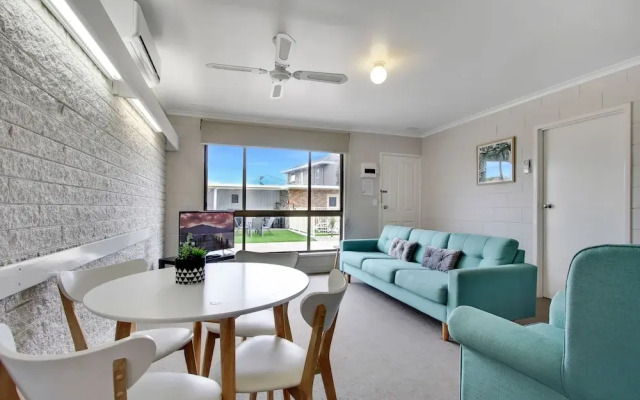 Hybiscus Waterfront Apartments