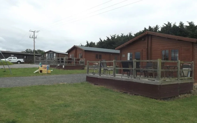 Spacious 3 Bedroom Cabin at Avonvale Holiday Lodge