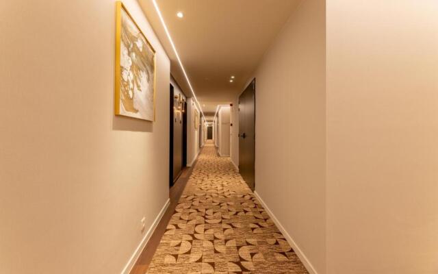 The CORNR Hotel