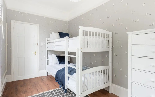 The Emmanuel Orchard - Central 4BDR Home with Parking