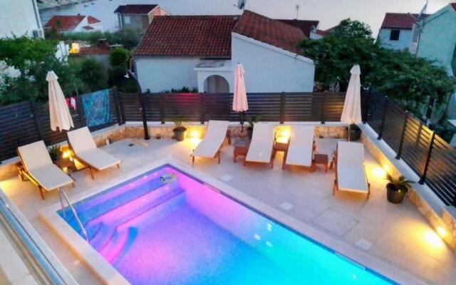 Mirka - With Heated Pool - H