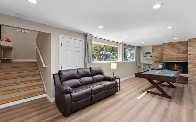 Stylish & Spacious Retreat in Downtown Bellevue