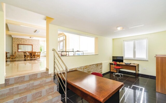 Stunning Home in Debeljak With Wifi and 6 Bedrooms