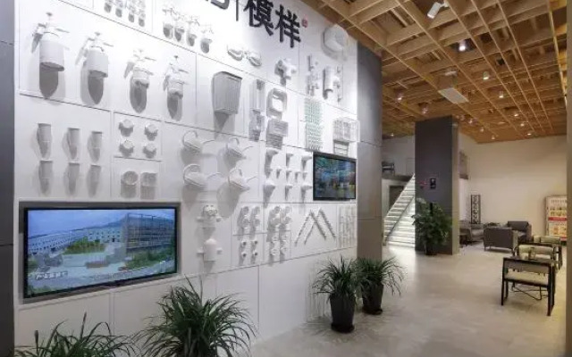 Taizhou Zhonghua Mould Theme Hotel